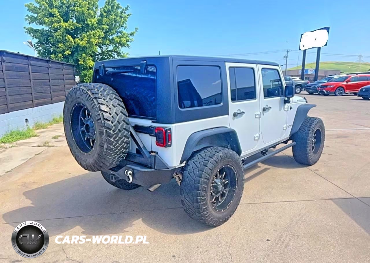 2015 Jeep Wrangler Unlimited Rubicon VIN:1C4BJWFG3FL530855 - 4
