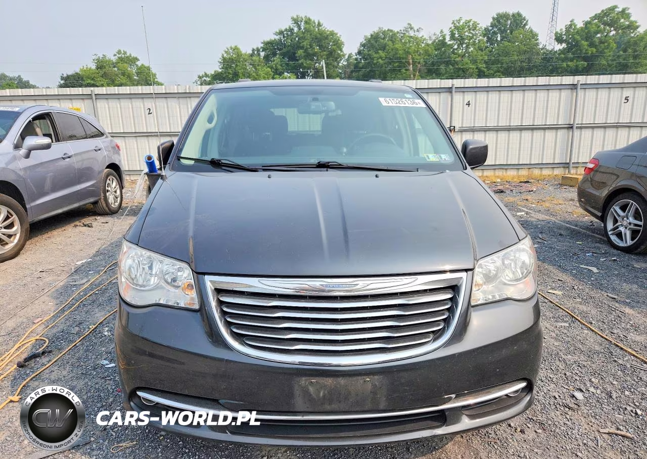 2011 Chrysler Town & Country Touring VIN:2A4RR5DG2BR735079 - 5