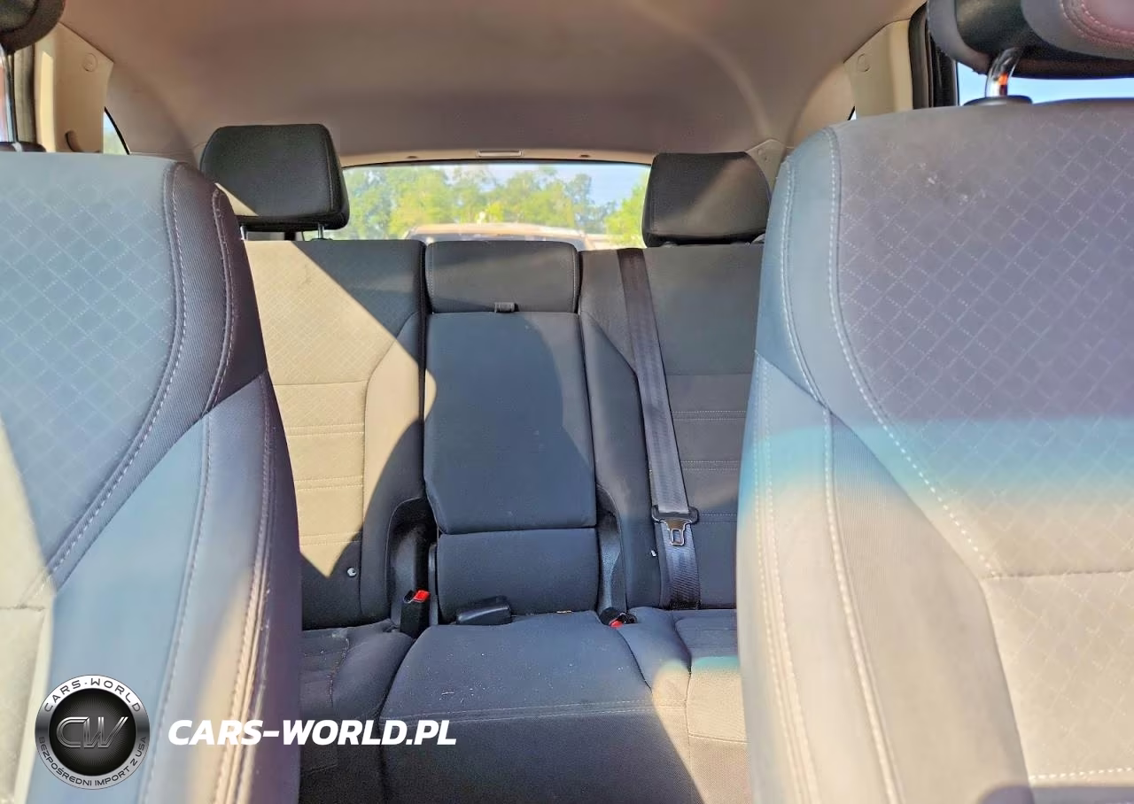 2016 Kia Sorento L VIN:5XYPG4A30GG094685 - 10