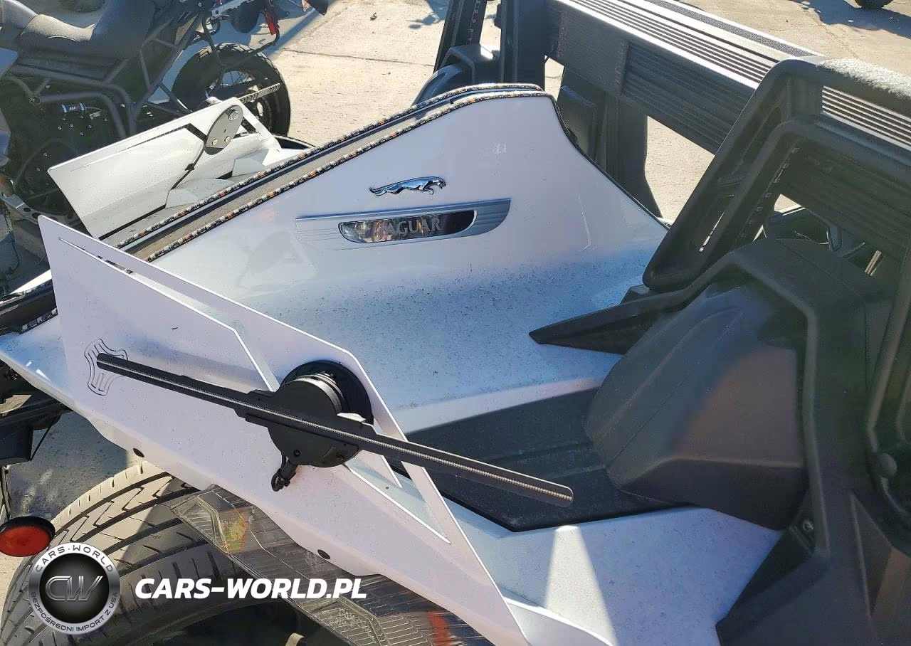2019 Polaris Slingshot VIN:57XAASFA6K8130535 - 6