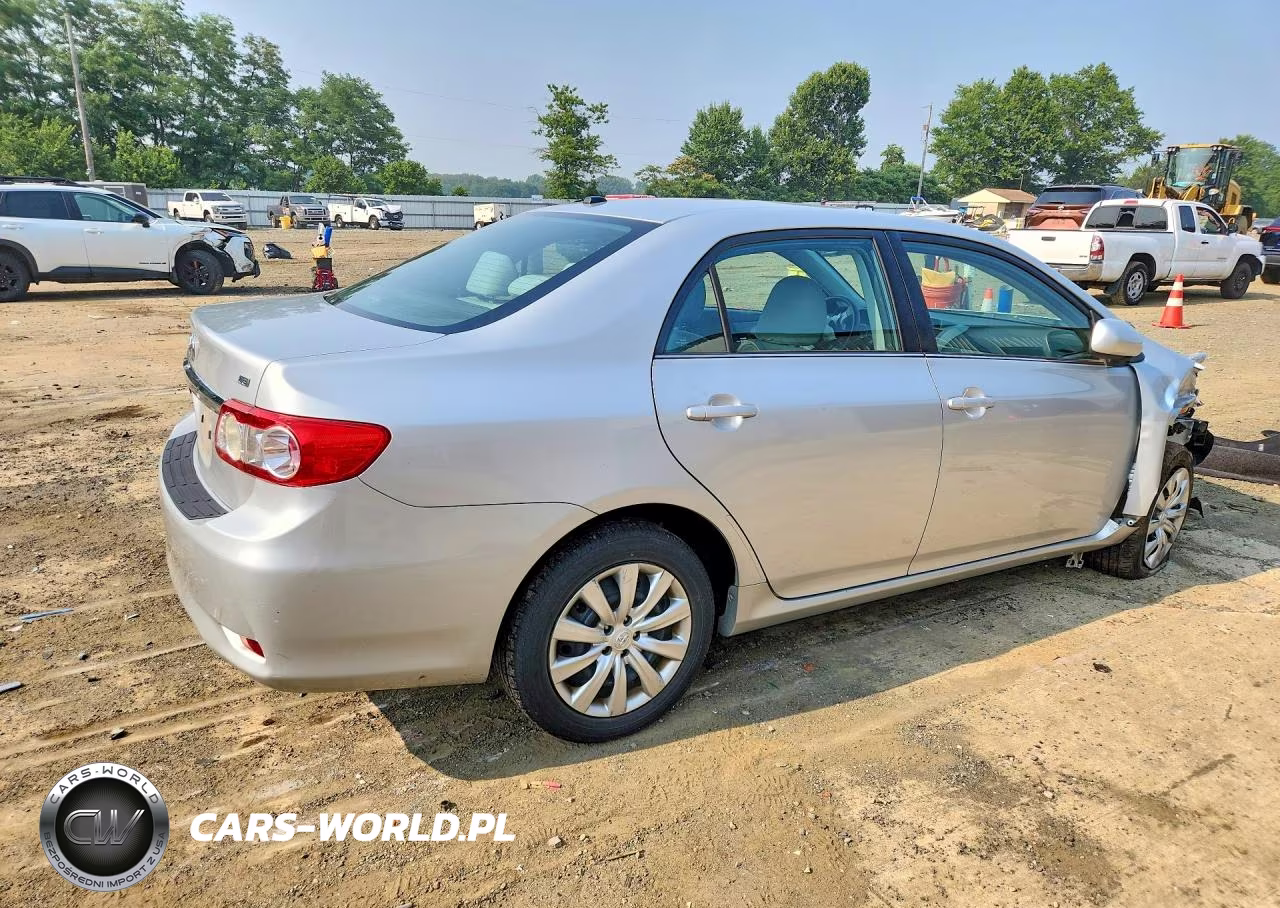 2013 Toyota Corolla Le VIN:5YFBU4EEXDP161007 - 3