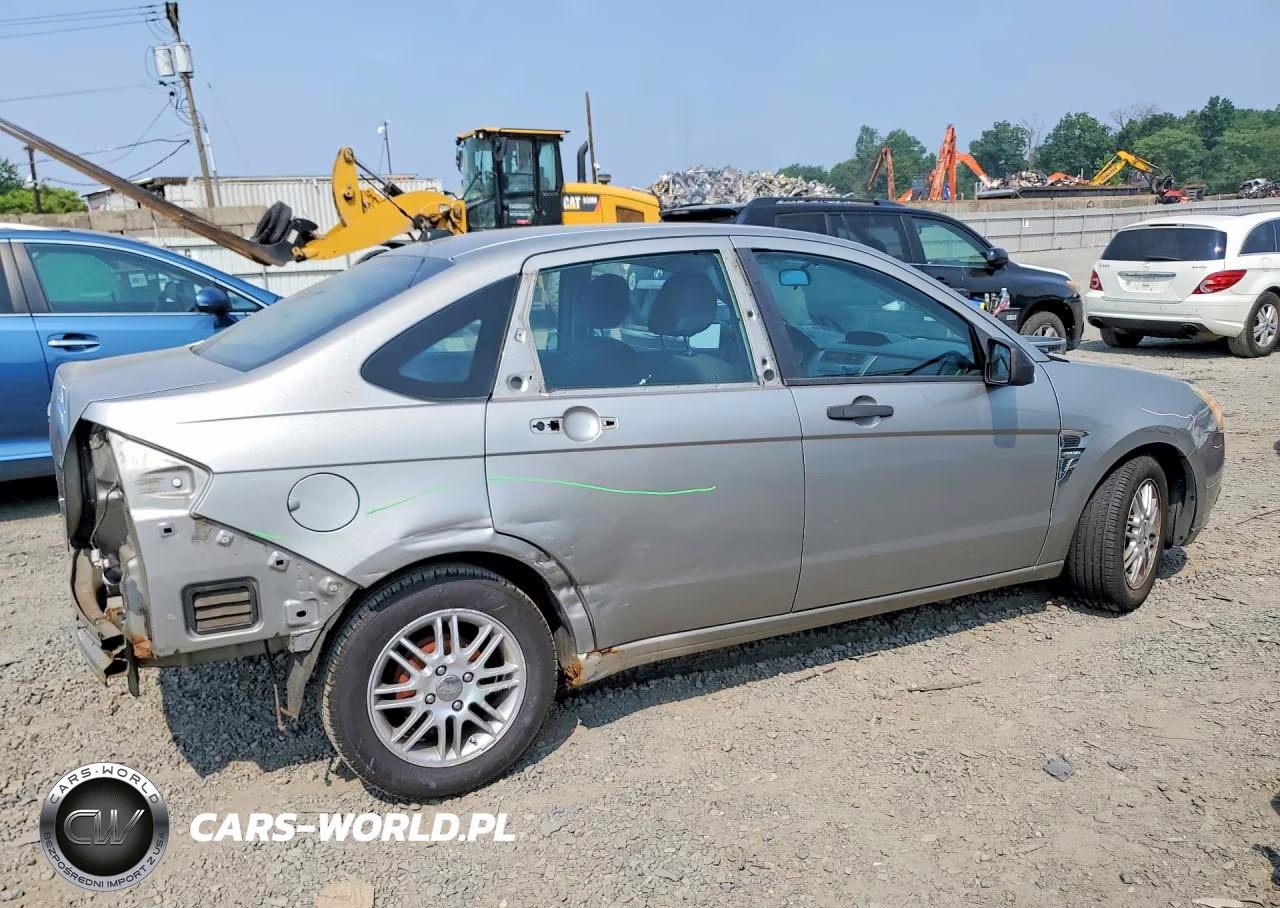 2008 Ford Focus Se VIN:1FAHP35N18W186943 - 3