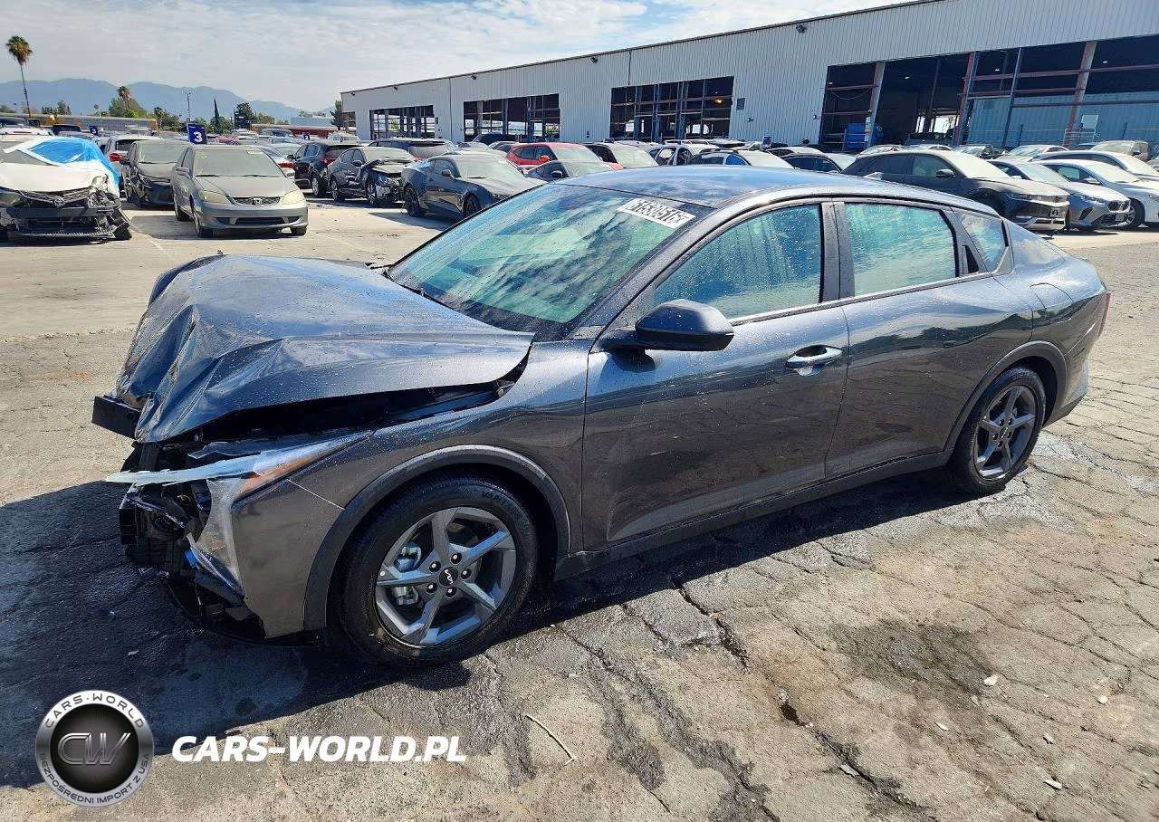 2025 Kia K4 Lxs VIN:3KPFT4DE9SE080939 - 1