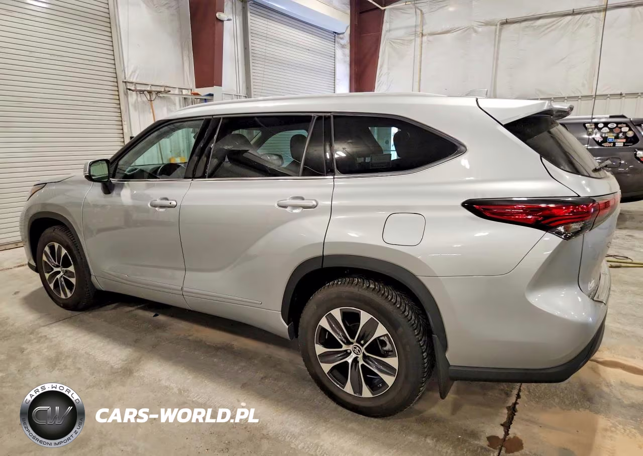2022 Toyota Highlander Xle VIN:5TDGZRBH6NS578717 - 2