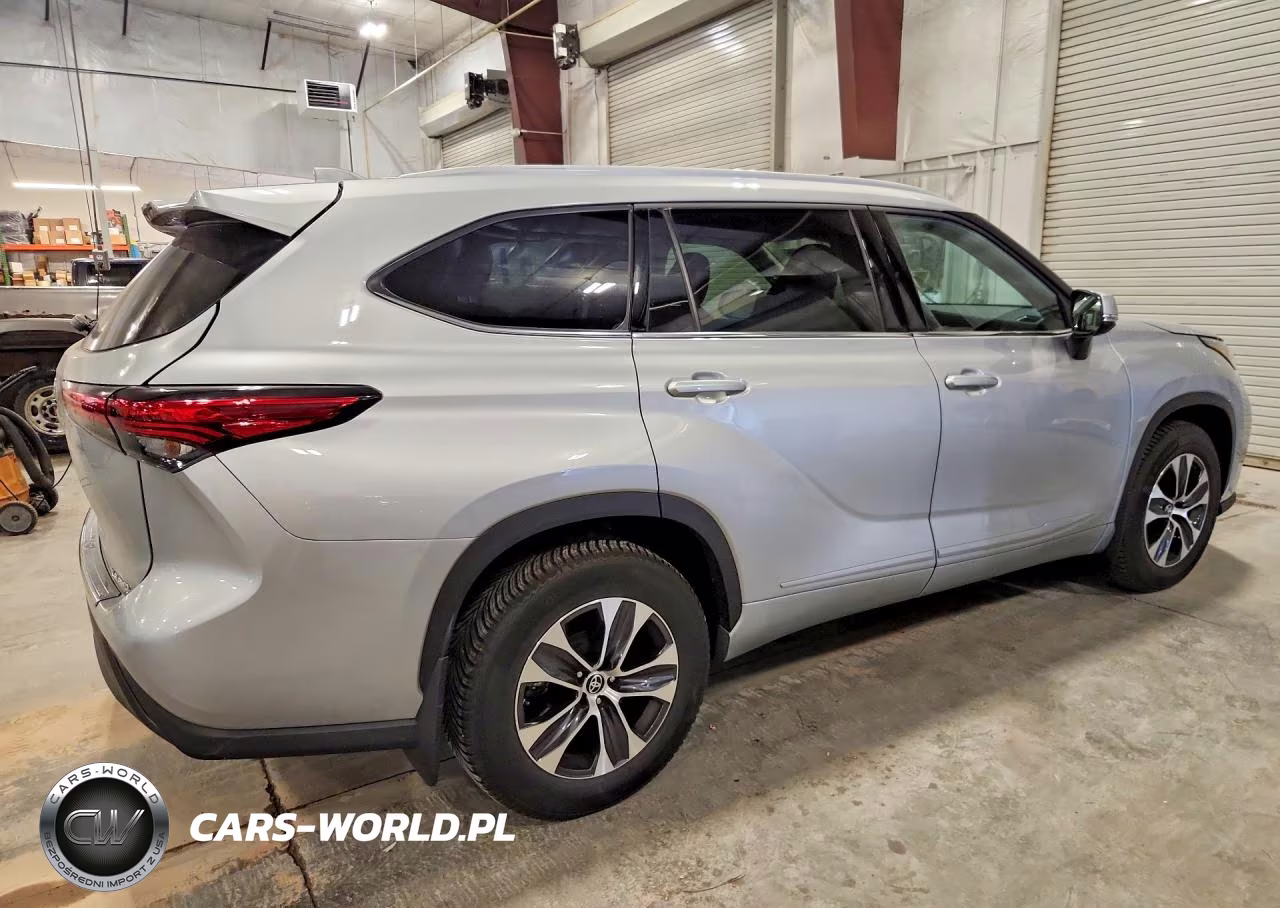 2022 Toyota Highlander Xle VIN:5TDGZRBH6NS578717 - 3