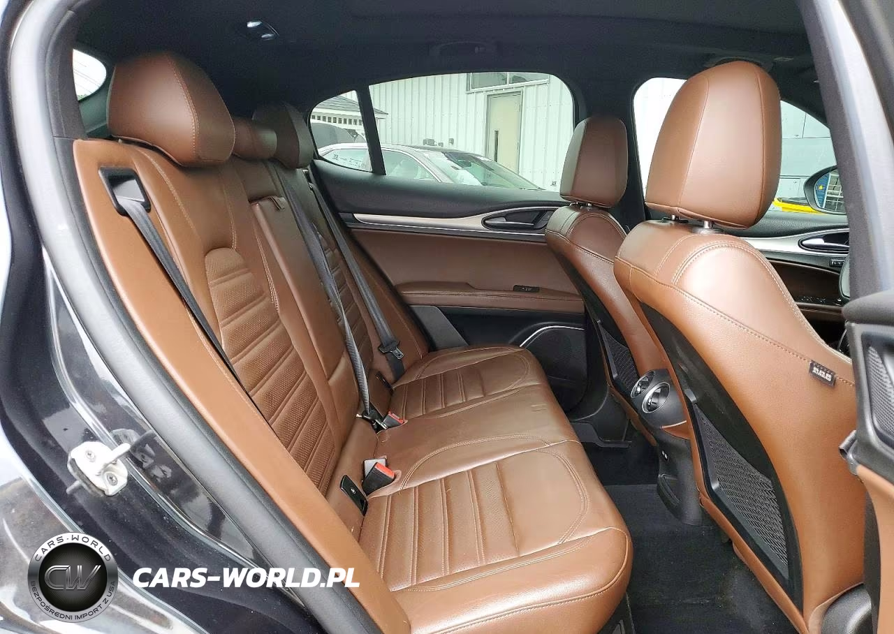 2018 Alfa Romeo Stelvio Ti Sport VIN:ZASFAKNN9J7C26805 - 11