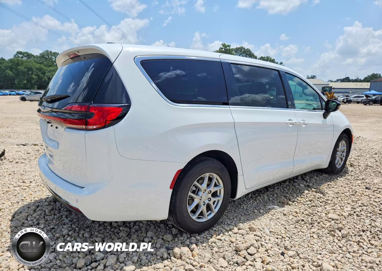 2026 Chrysler Pacifica Select VIN:2C4RC1BG7TR220308 - 3