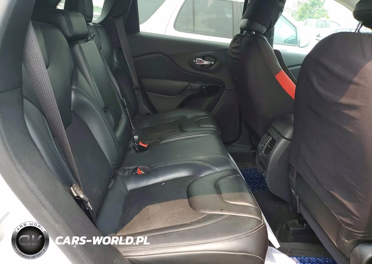 2019 Jeep Cherokee Latitude Plus VIN:1C4PJMLB6KD418011 - 11