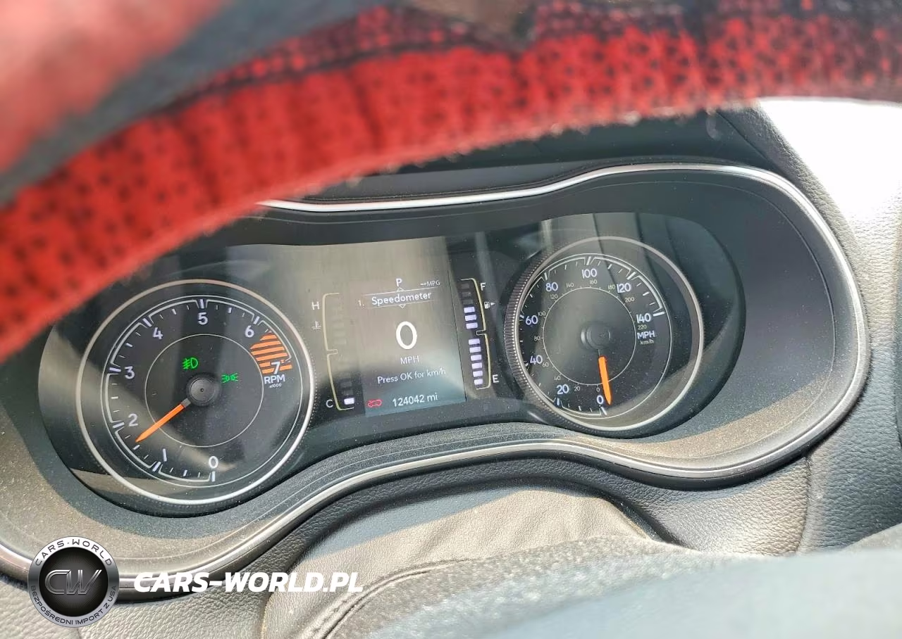 2019 Jeep Cherokee Latitude Plus VIN:1C4PJMLB6KD418011 - 9