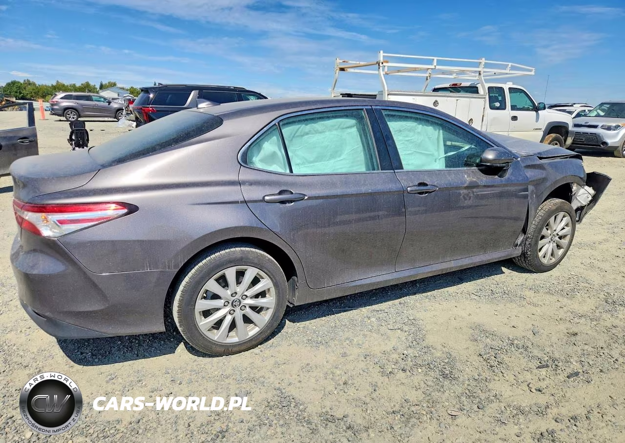 2019 Toyota Camry Le VIN:4T1B11HK4KU260605 - 3