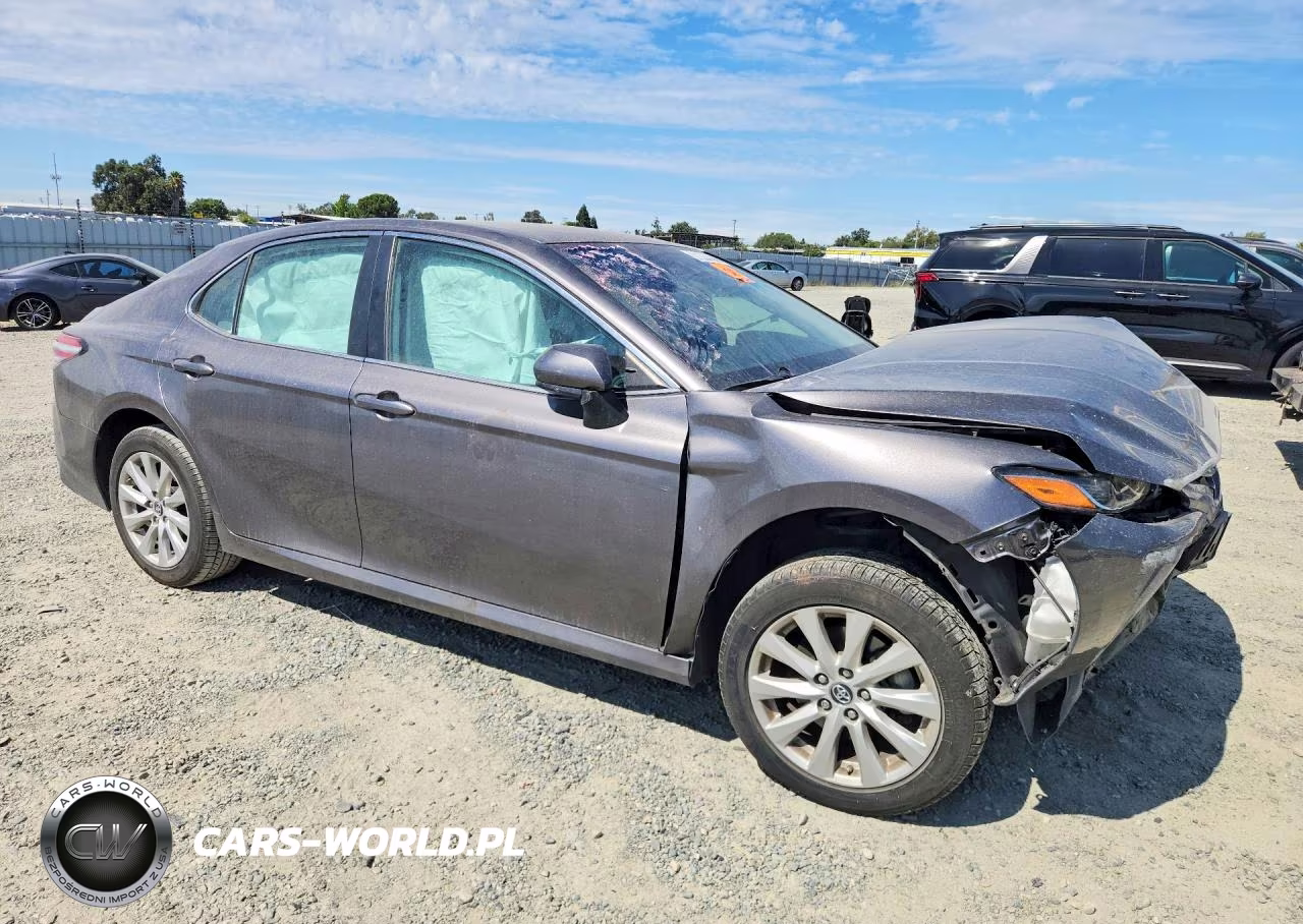 2019 Toyota Camry Le VIN:4T1B11HK4KU260605 - 4
