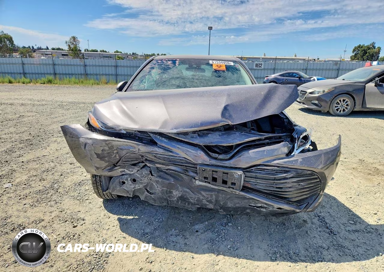 2019 Toyota Camry Le VIN:4T1B11HK4KU260605 - 5