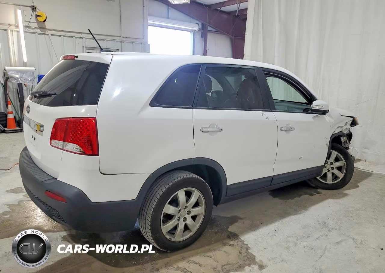 2011 Kia Sorento Lx VIN:5XYKT3A12BG181446 - 3
