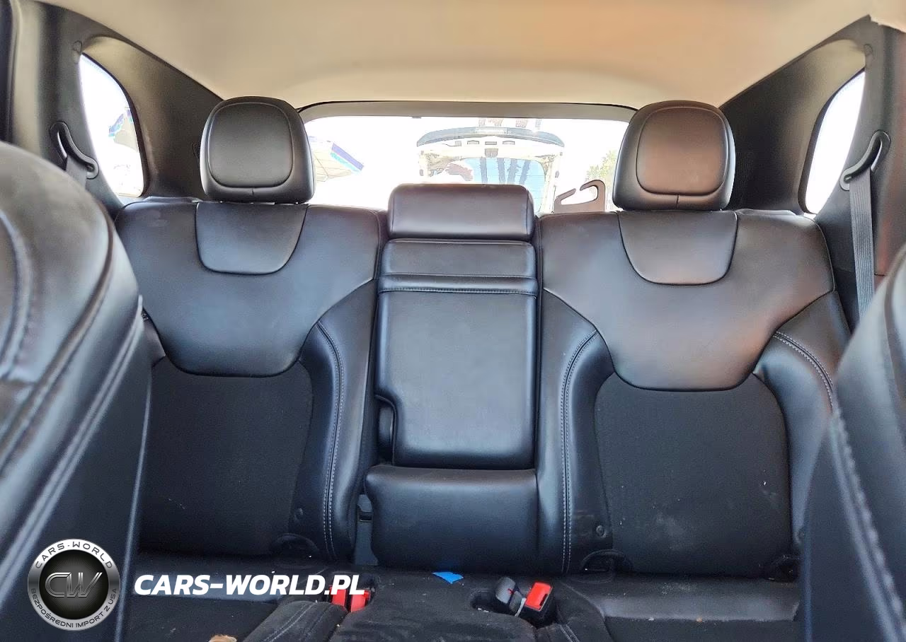2019 Jeep Cherokee Latitude Plus VIN:1C4PJLLB0KD262591 - 10
