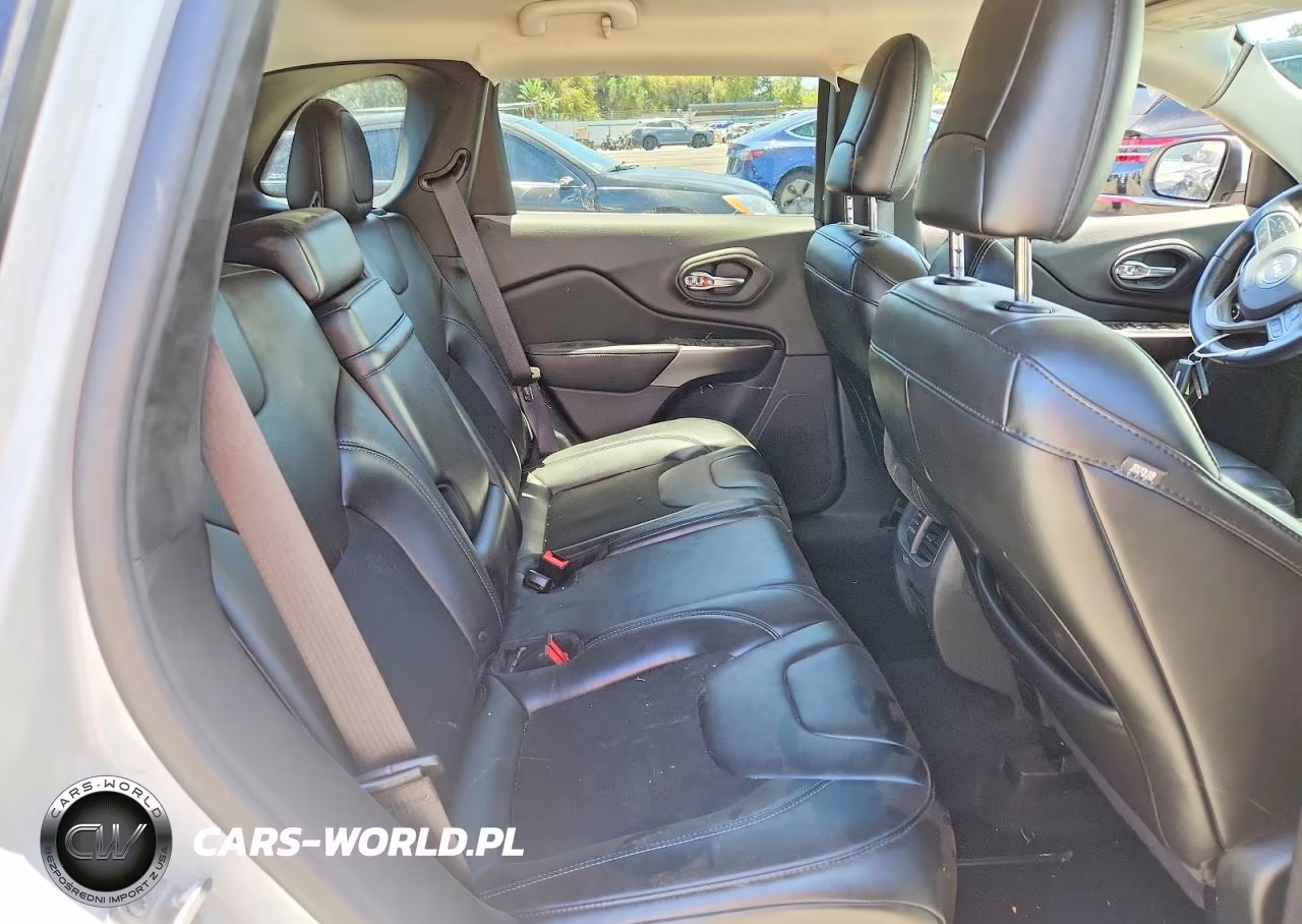 2019 Jeep Cherokee Latitude Plus VIN:1C4PJLLB0KD262591 - 11