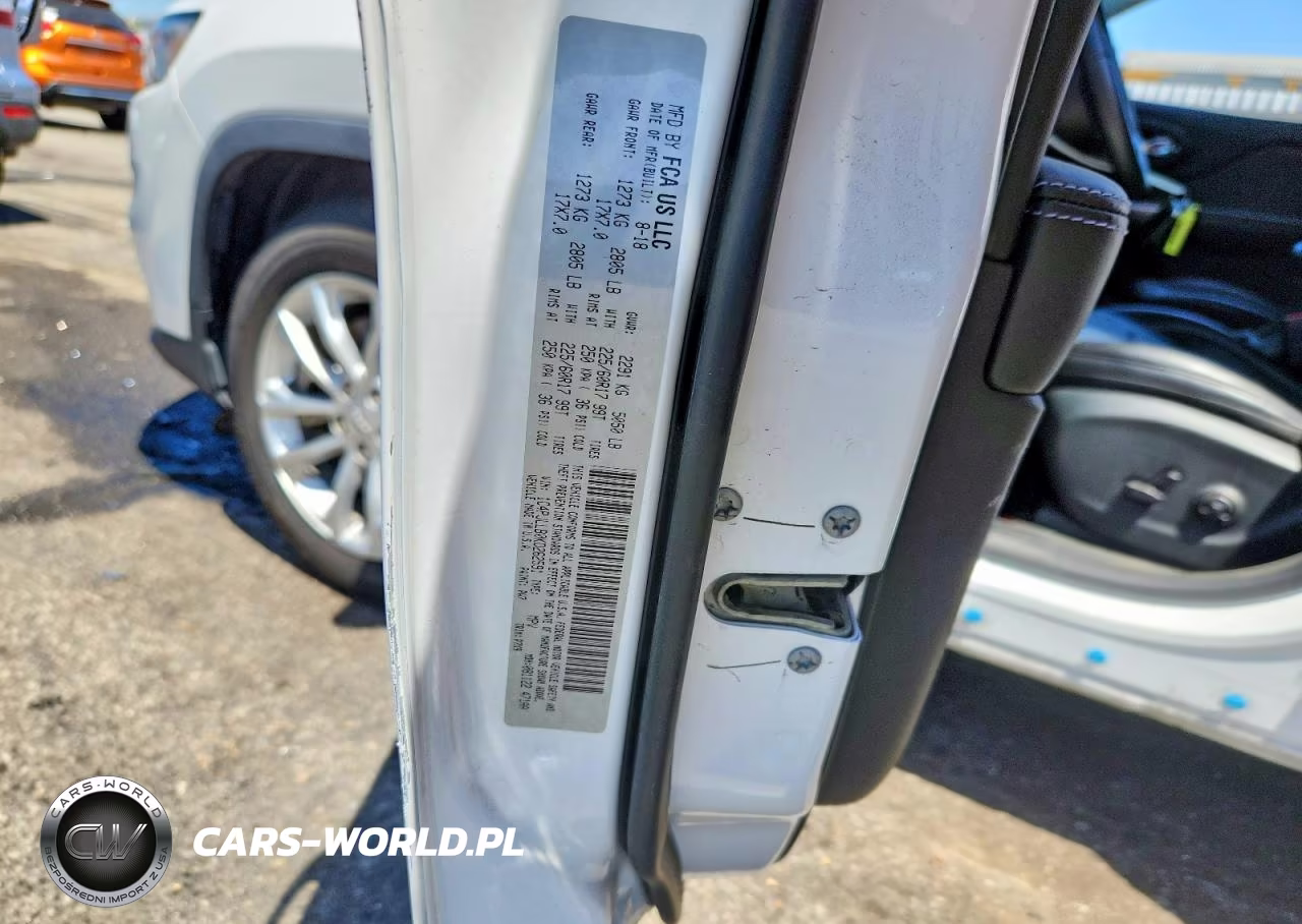 2019 Jeep Cherokee Latitude Plus VIN:1C4PJLLB0KD262591 - 13