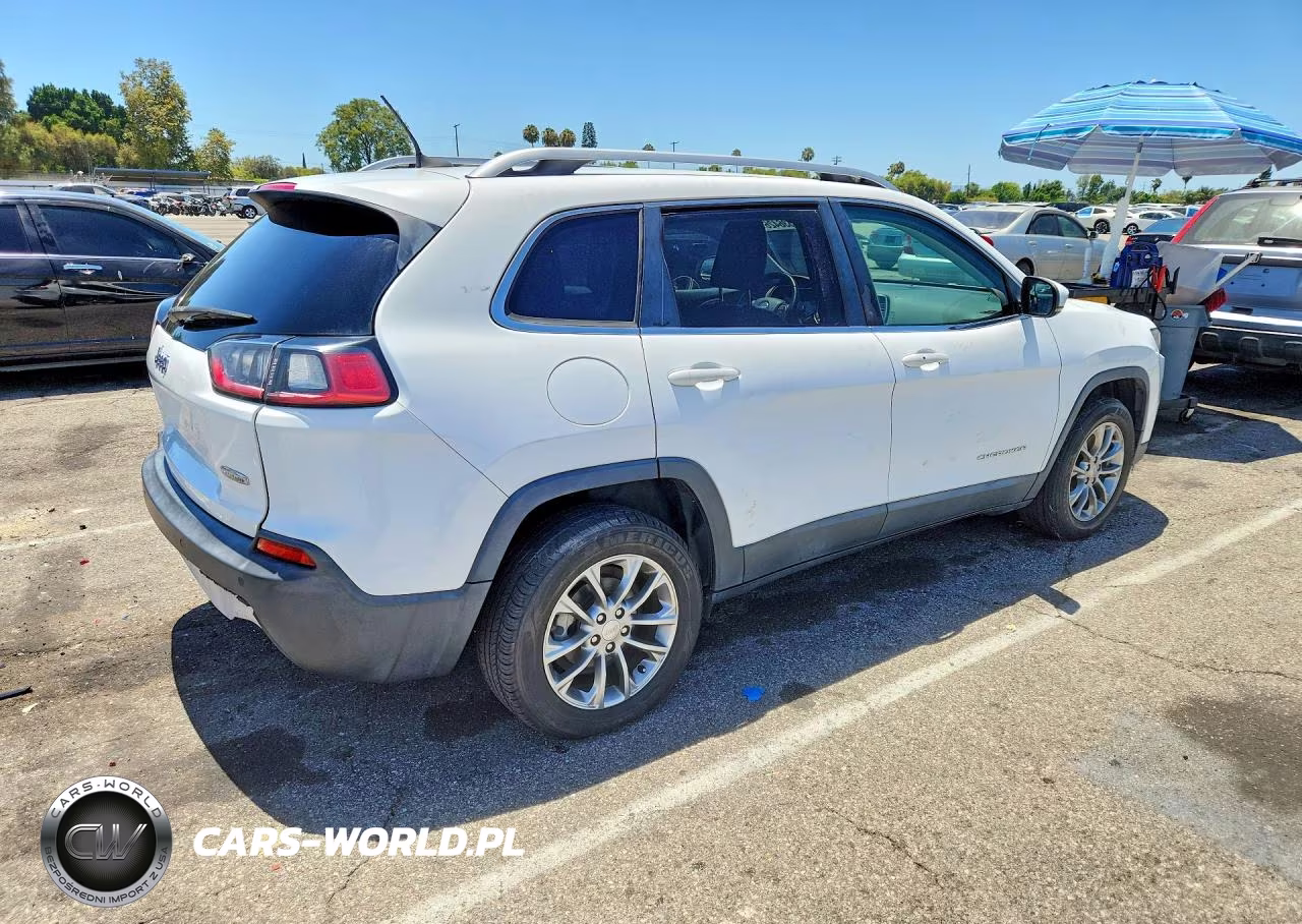 2019 Jeep Cherokee Latitude Plus VIN:1C4PJLLB0KD262591 - 3