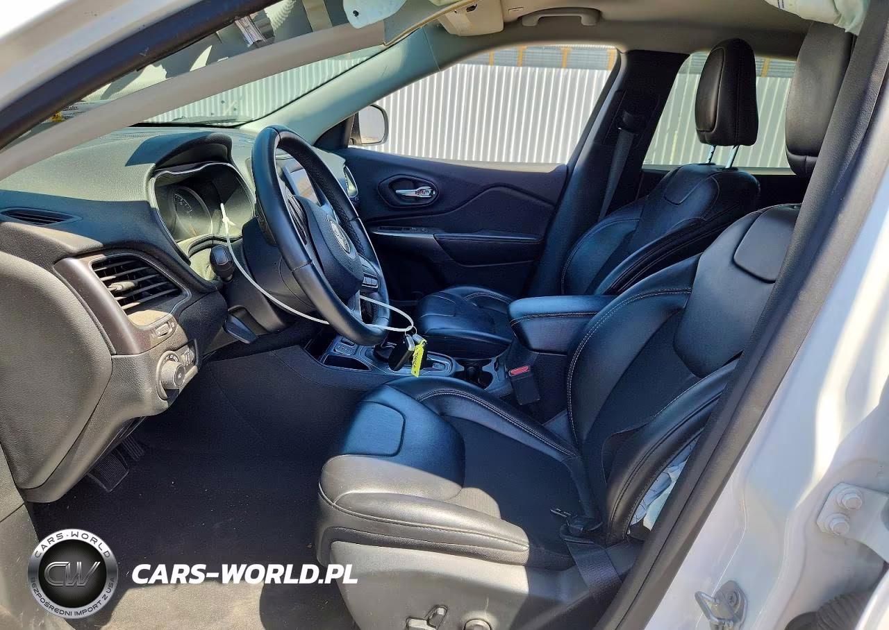 2019 Jeep Cherokee Latitude Plus VIN:1C4PJLLB0KD262591 - 7