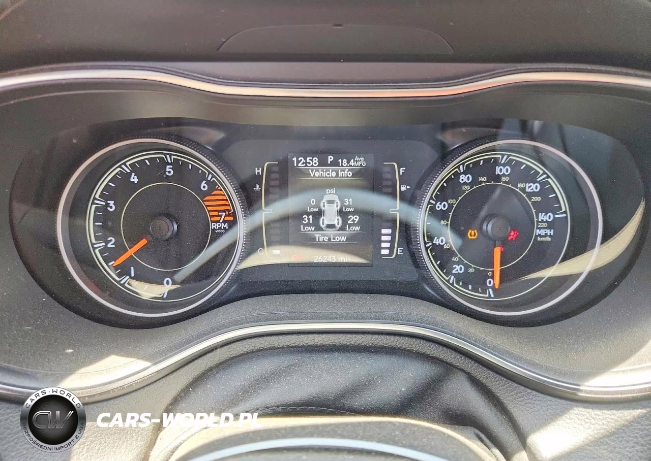 2019 Jeep Cherokee Latitude Plus VIN:1C4PJLLB0KD262591 - 9