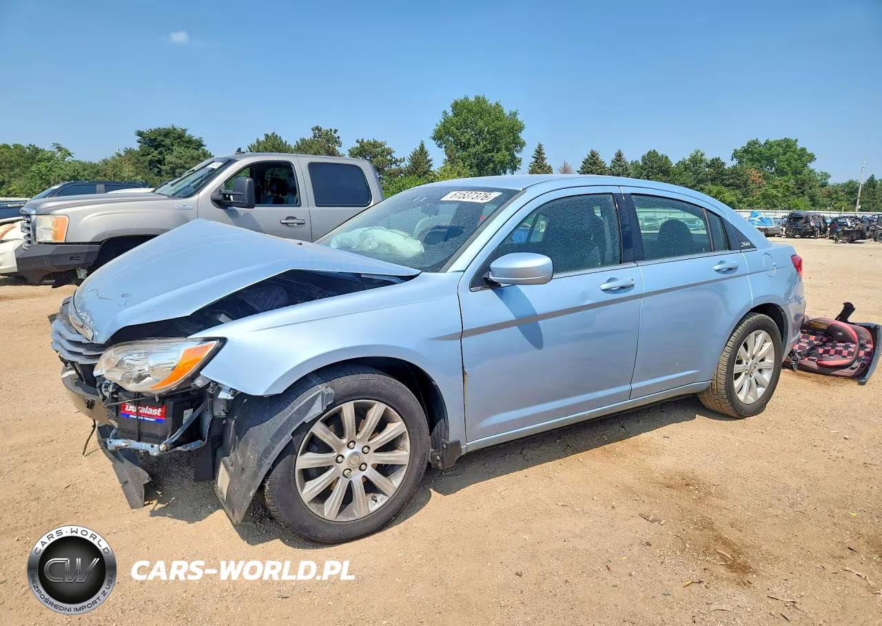 2013 Chrysler 200 Touring – zdjęcie 1 z 12