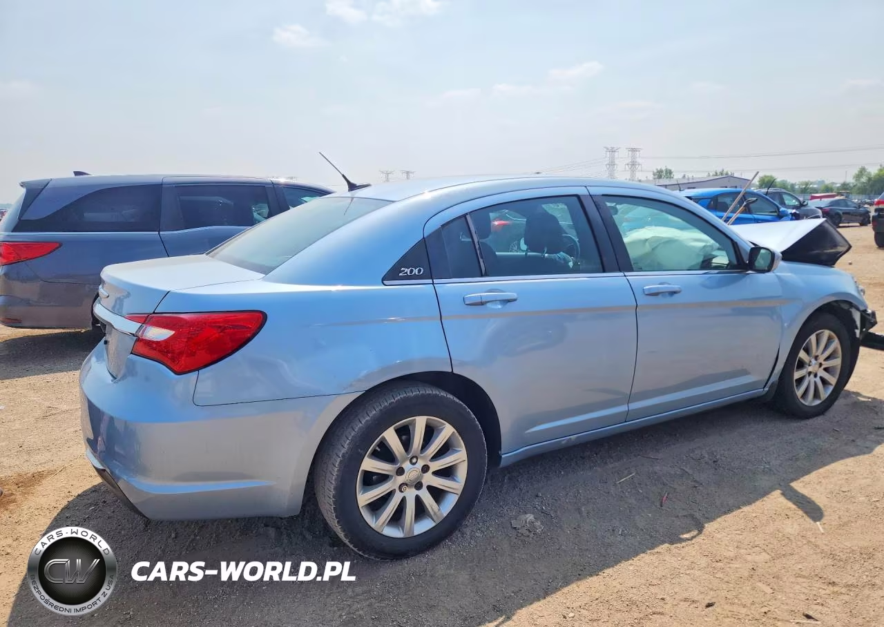 2013 Chrysler 200 Touring VIN:1C3CCBBB9DN609793 - 3