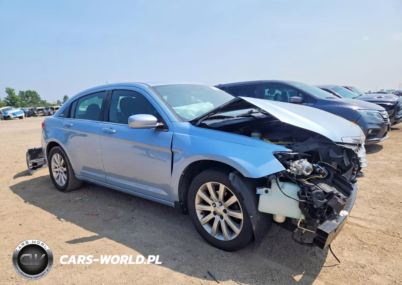 2013 Chrysler 200 Touring VIN:1C3CCBBB9DN609793 - 4