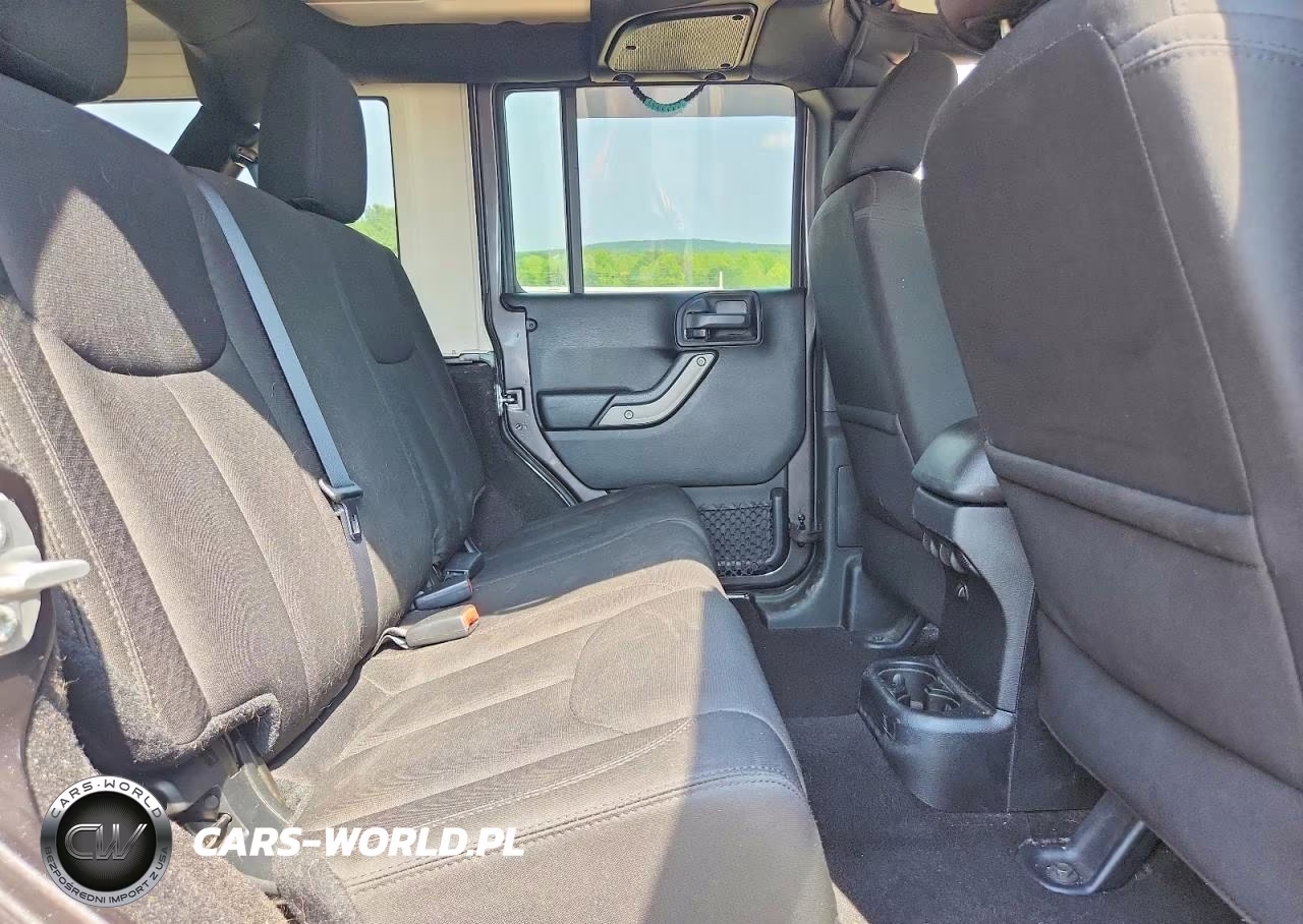 2016 Jeep Wrangler Unlimited Sport VIN:1C4BJWDG9GL209083 - 11