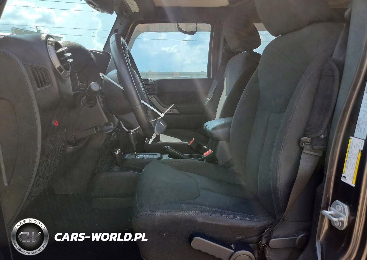 2016 Jeep Wrangler Unlimited Sport VIN:1C4BJWDG9GL209083 - 7