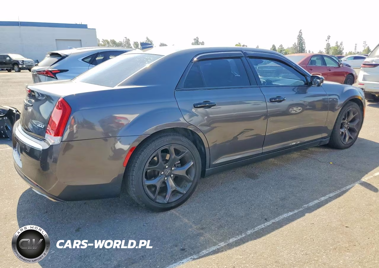 2019 Chrysler 300 Limited VIN:2C3CCAEGXKH536747 - 3