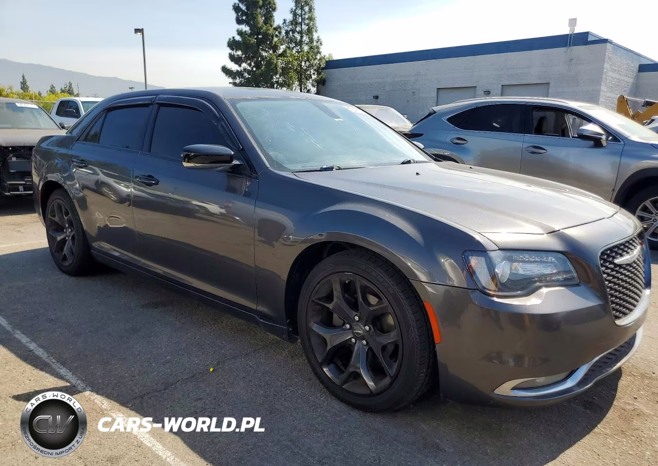 2019 Chrysler 300 Limited VIN:2C3CCAEGXKH536747 - 4