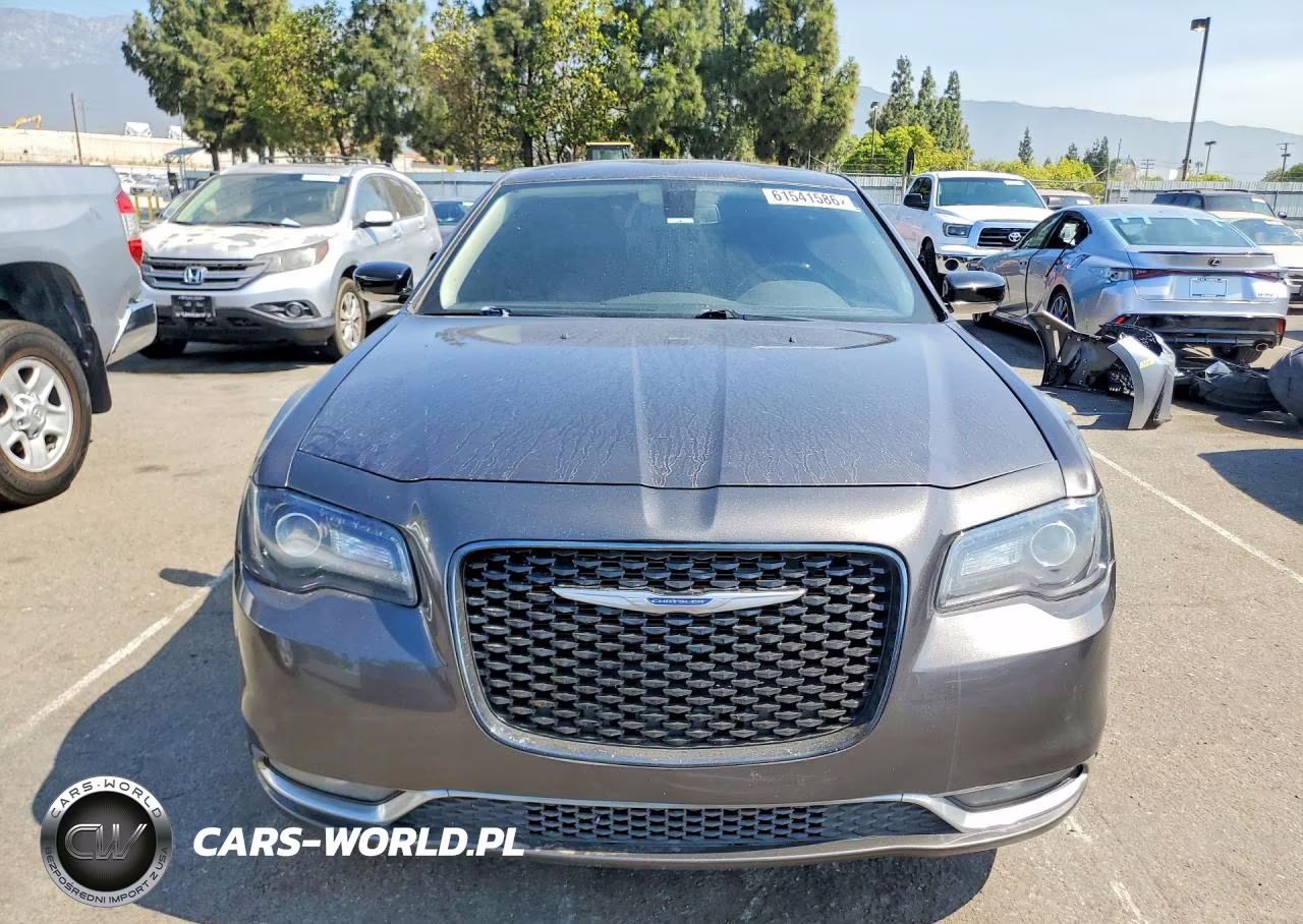 2019 Chrysler 300 Limited VIN:2C3CCAEGXKH536747 - 5
