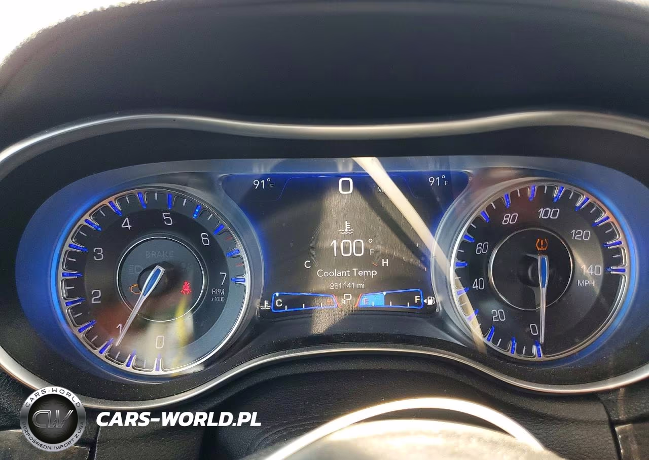 2019 Chrysler 300 Limited VIN:2C3CCAEGXKH536747 - 9