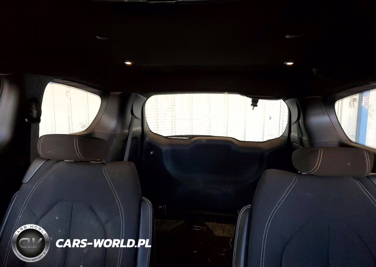 2019 Chrysler Pacifica Touring Plus VIN:2C4RC1FG7KR560602 - 10
