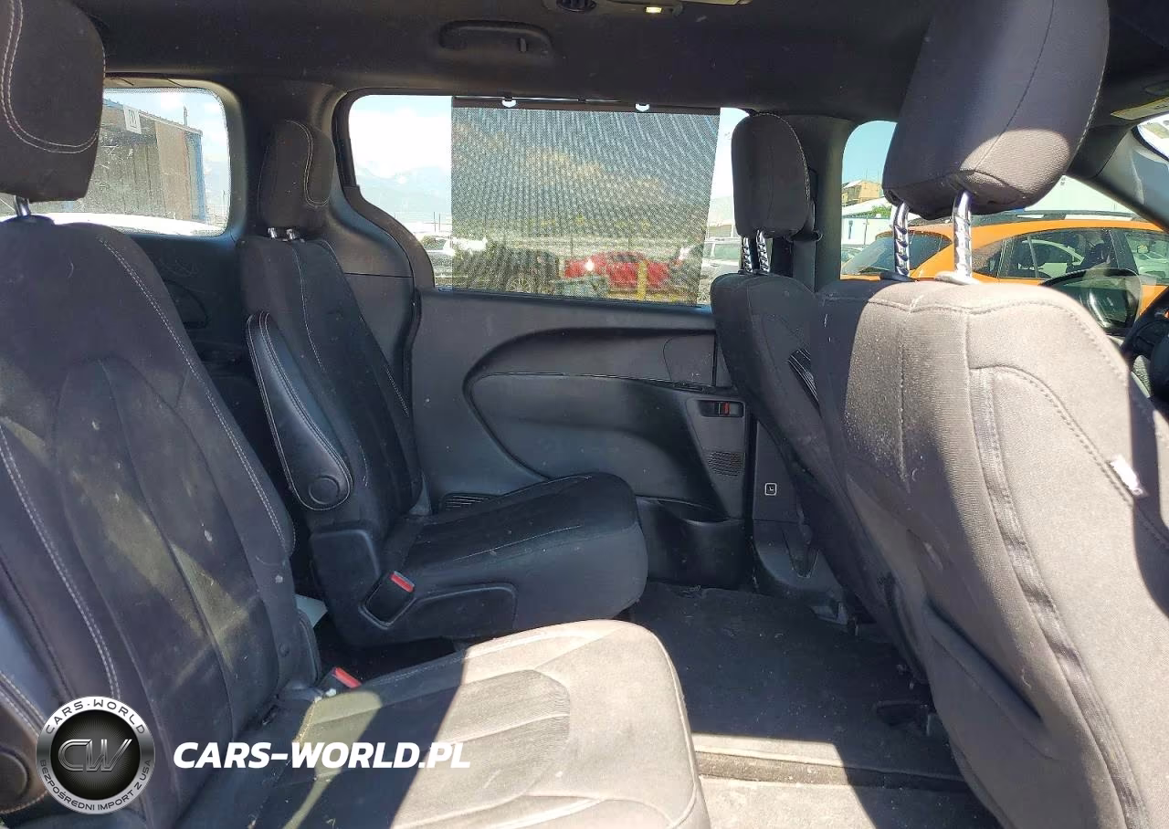 2019 Chrysler Pacifica Touring Plus VIN:2C4RC1FG7KR560602 - 11