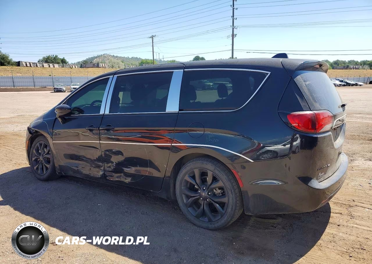 2019 Chrysler Pacifica Touring Plus VIN:2C4RC1FG7KR560602 - 2