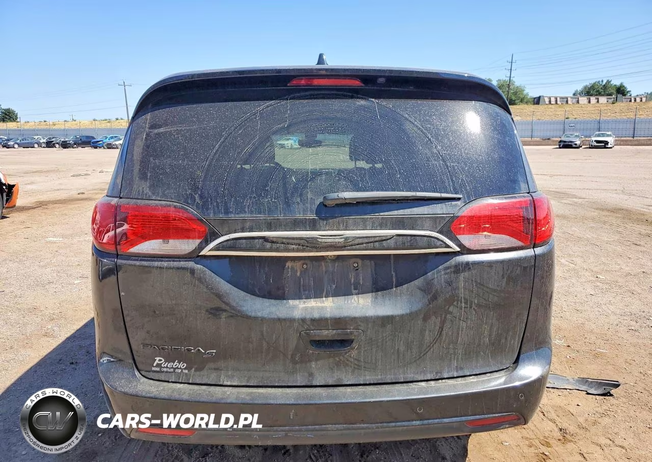 2019 Chrysler Pacifica Touring Plus VIN:2C4RC1FG7KR560602 - 6