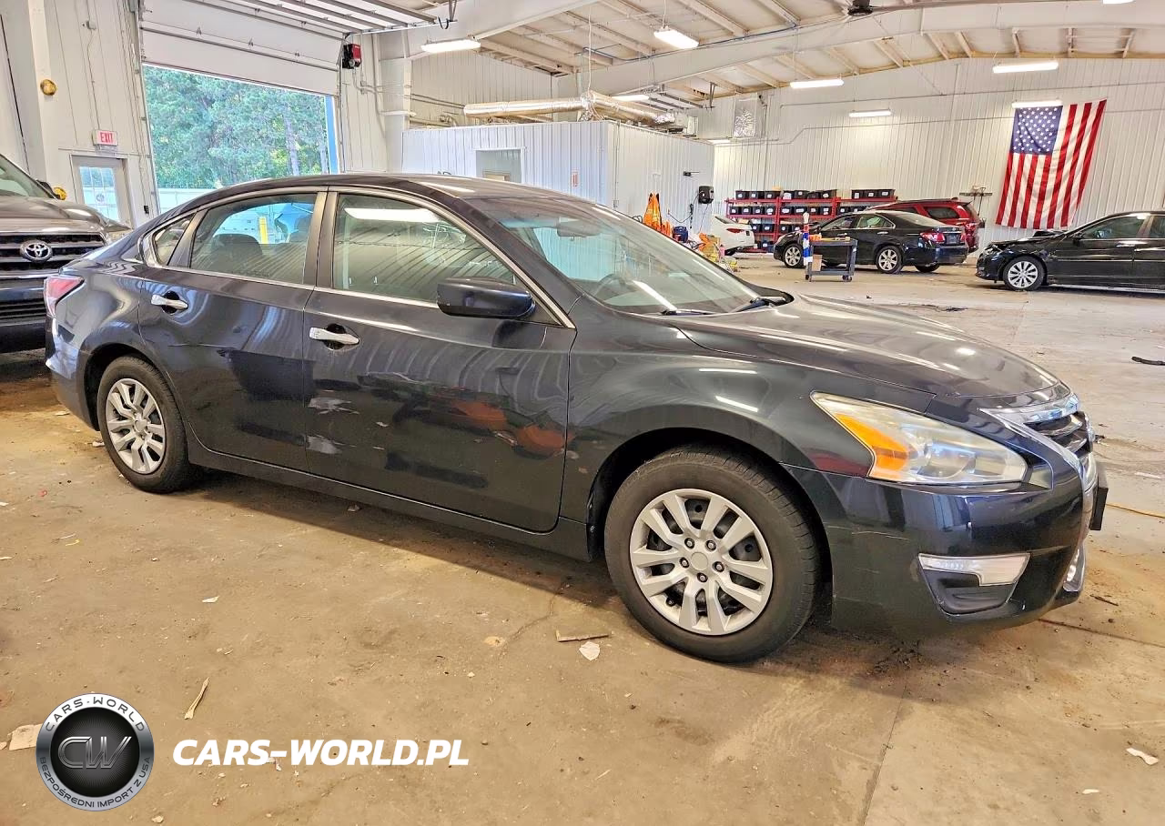 2015 Nissan Altima 2.5 S VIN:1N4AL3AP4FN333134 - 4