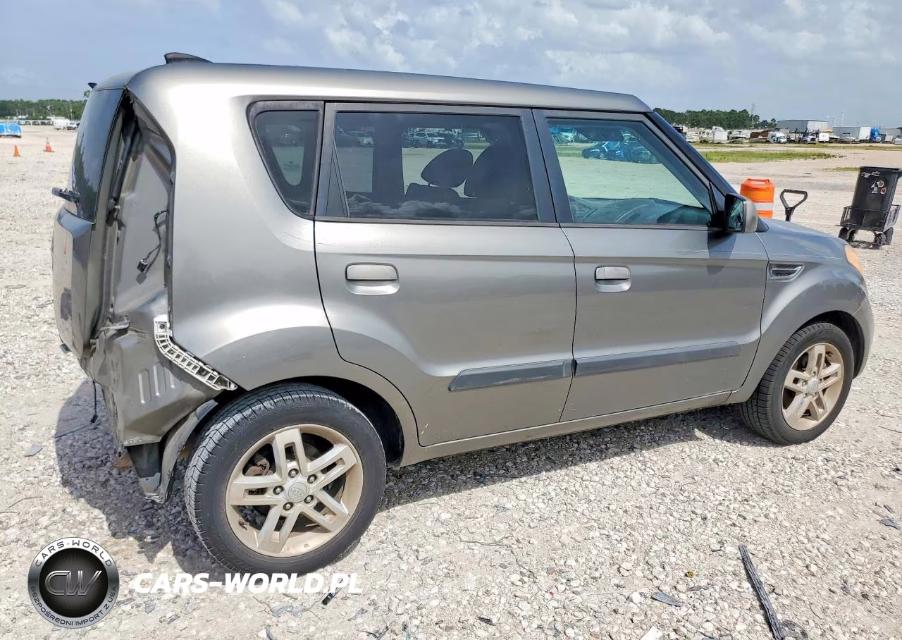 2010 Kia Soul + VIN:KNDJT2A22A7070177 - 3