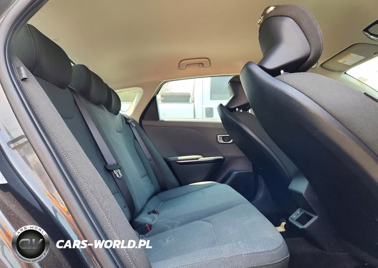 2025 Kia K4 Lx VIN:3KPFT4DE6SE090926 - 10