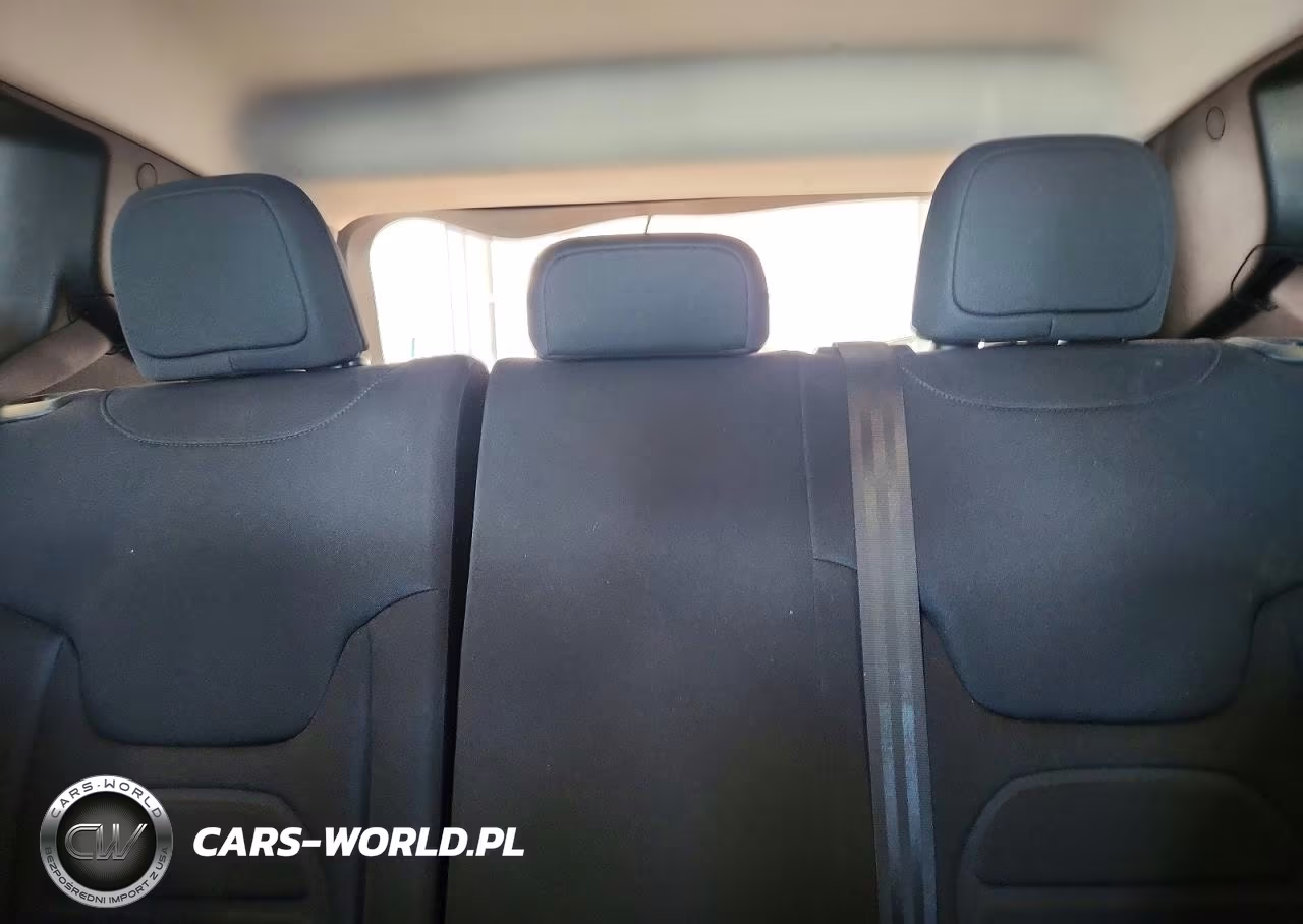 2018 Jeep Renegade Latitude VIN:ZACCJBBB0JPH40244 - 10