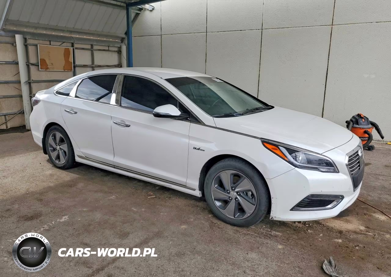 2016 Hyundai Sonata Plug-In Hybrid Limited VIN:KMHE54L21GA024710 - 4