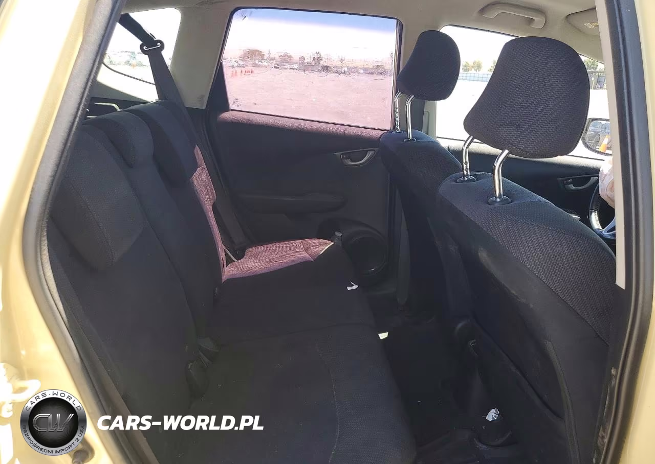 2013 Honda Fit Sport VIN:JHMGE8G51DC031180 - 10