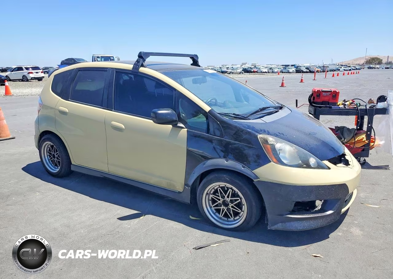 2013 Honda Fit Sport VIN:JHMGE8G51DC031180 - 4