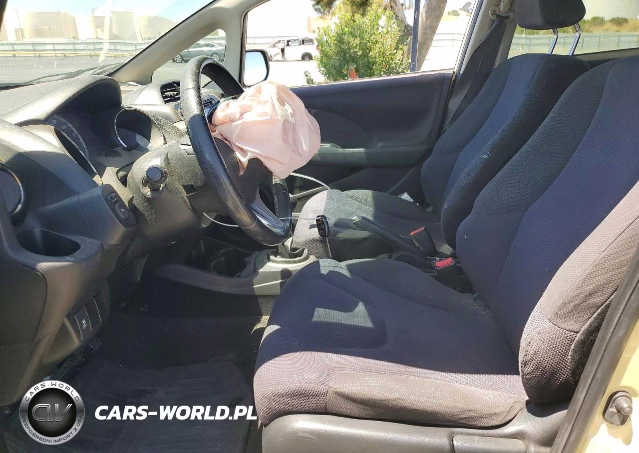 2013 Honda Fit Sport VIN:JHMGE8G51DC031180 - 7