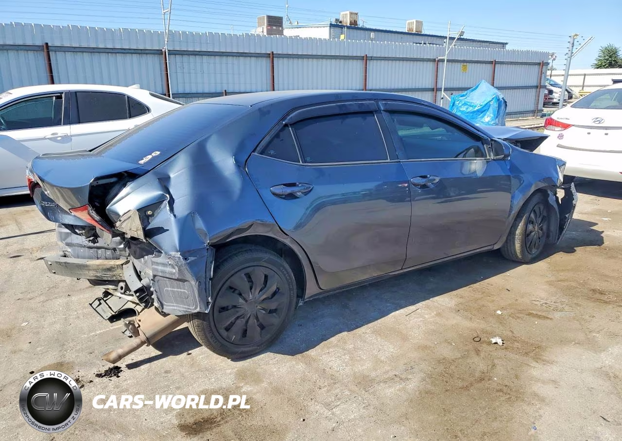 2018 Toyota Corolla Le VIN:5YFBURHE3JP786918 - 3