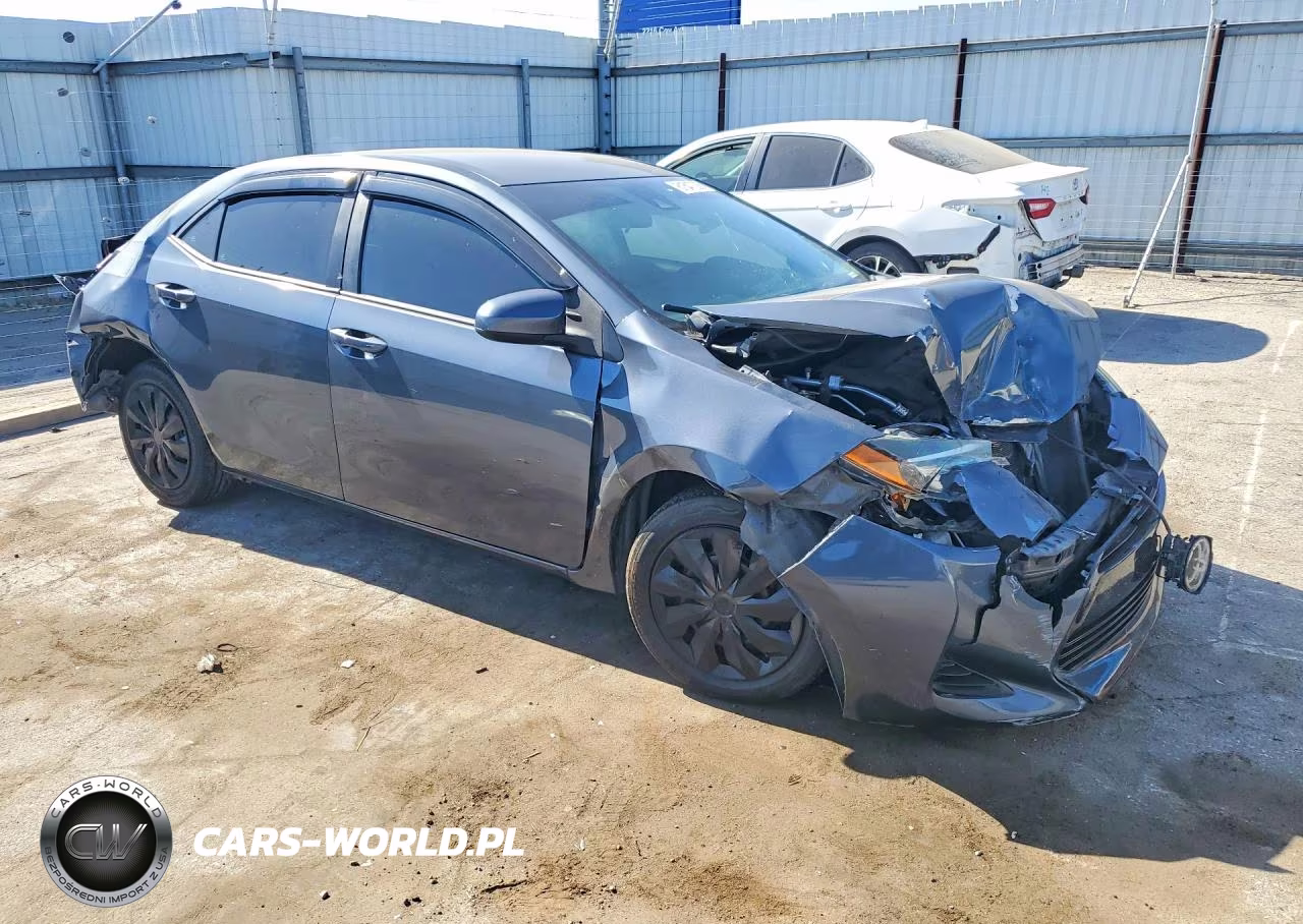 2018 Toyota Corolla Le VIN:5YFBURHE3JP786918 - 4