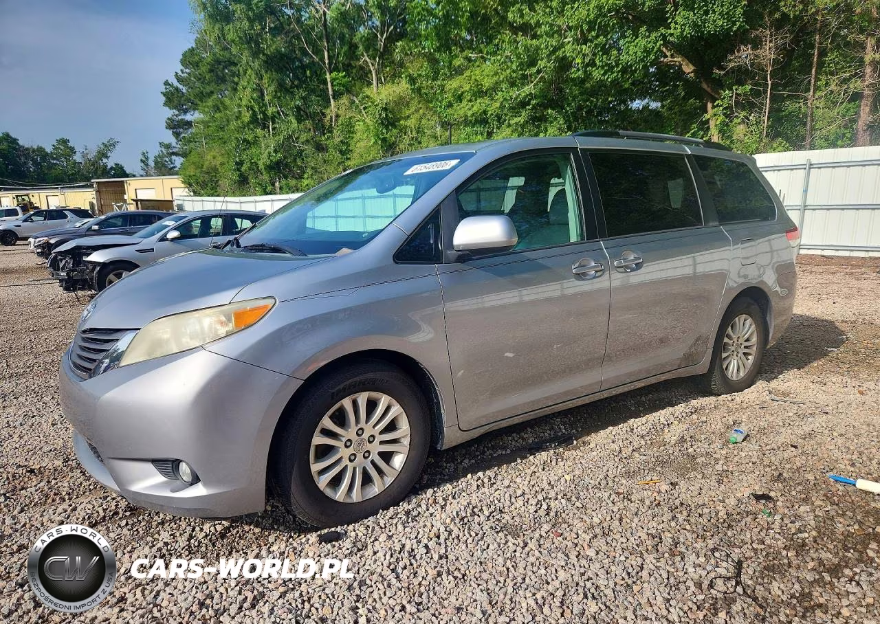2013 Toyota Sienna Xle 8-Passenger