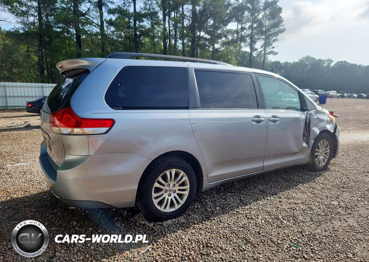 2013 Toyota Sienna Xle 8-Passenger VIN:5TDYK3DCXDS366375 - 3