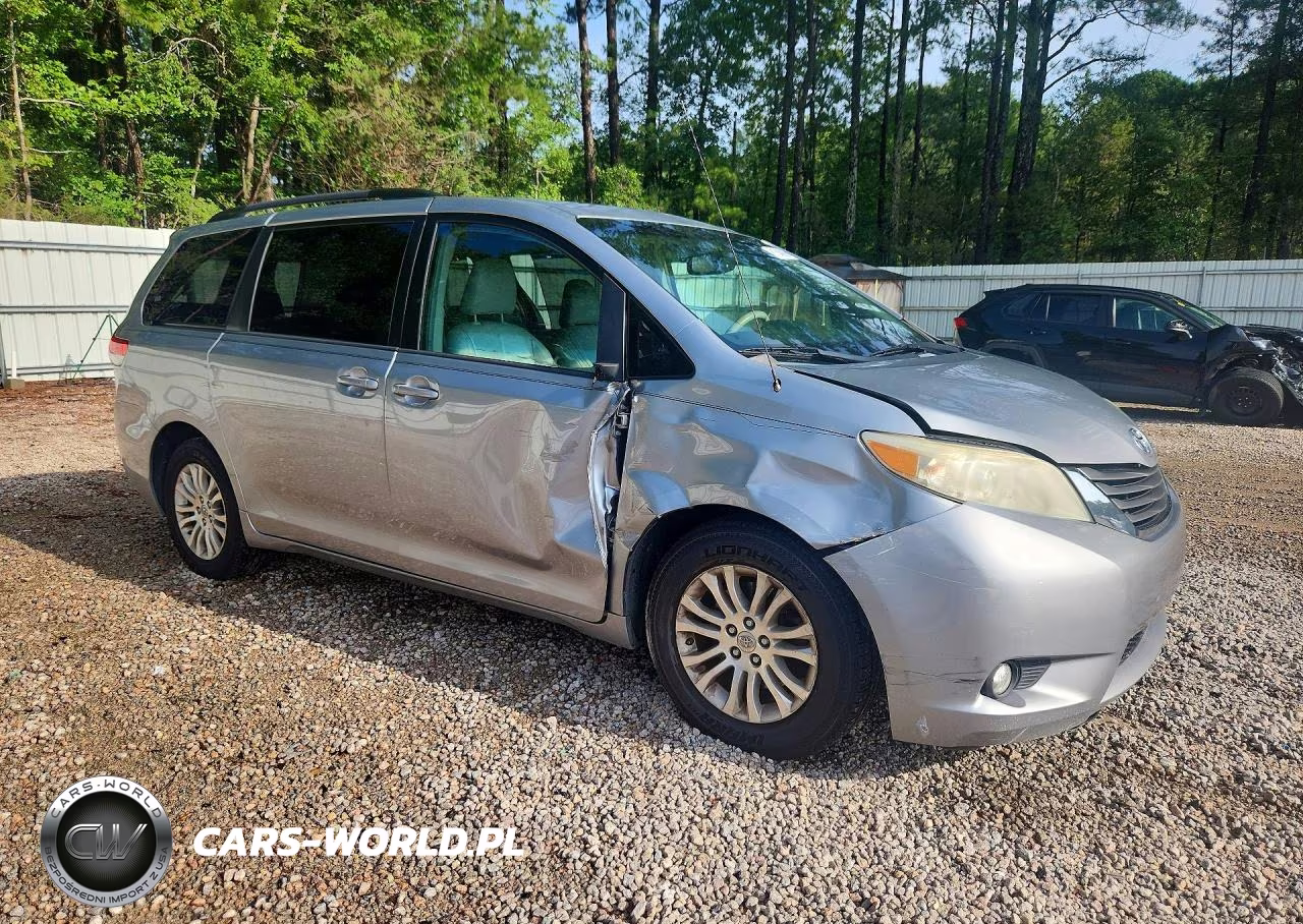2013 Toyota Sienna Xle 8-Passenger VIN:5TDYK3DCXDS366375 - 4
