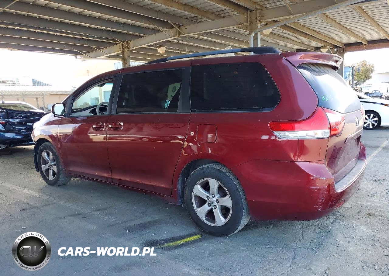 2014 Toyota Sienna Le VIN:5TDKK3DC3ES526684 - 2